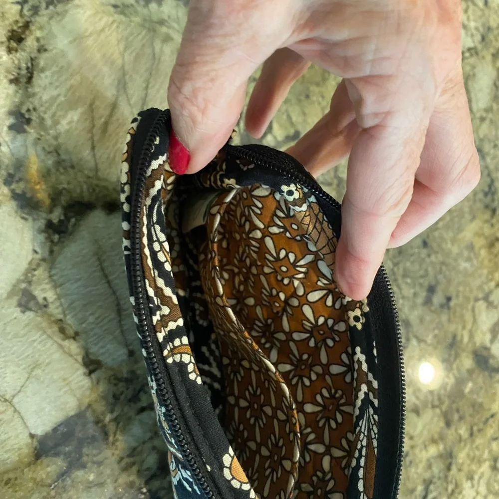 Vera Bradley Black Paisley wristlet EUC - Picture 7 of 7